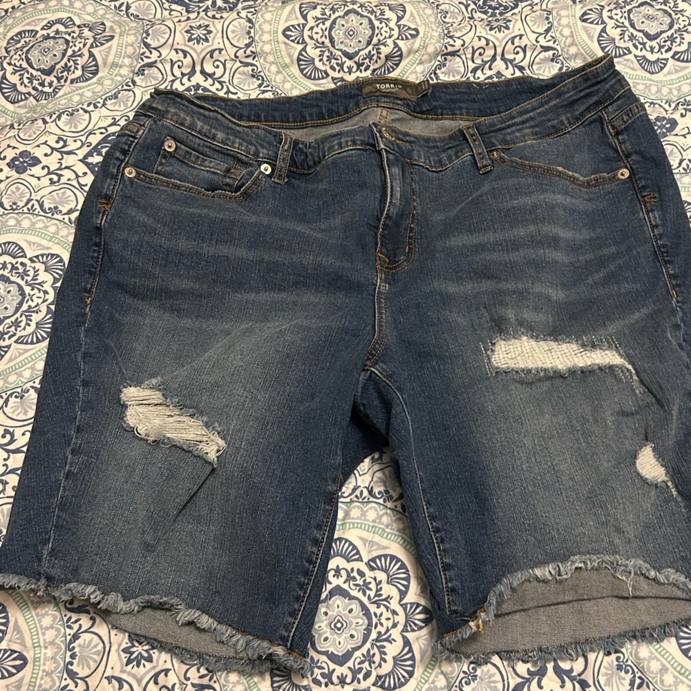 Bermuda shorts size 18 torrid. Perfect for summer